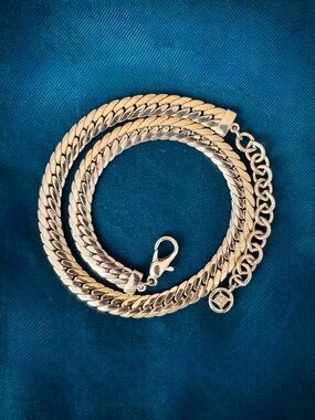 Givenchy Gold Flat Curb Herringbone Chain Vintage Necklace